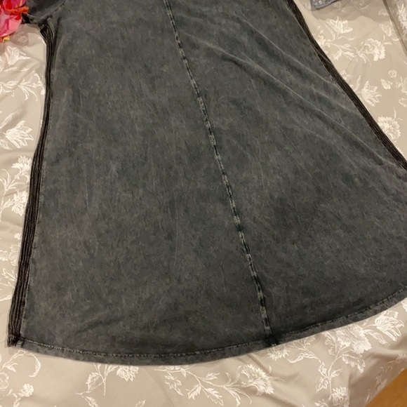 Paper Crane Keyhole Shirttail hem Dress EUC - Picture 12 of 12